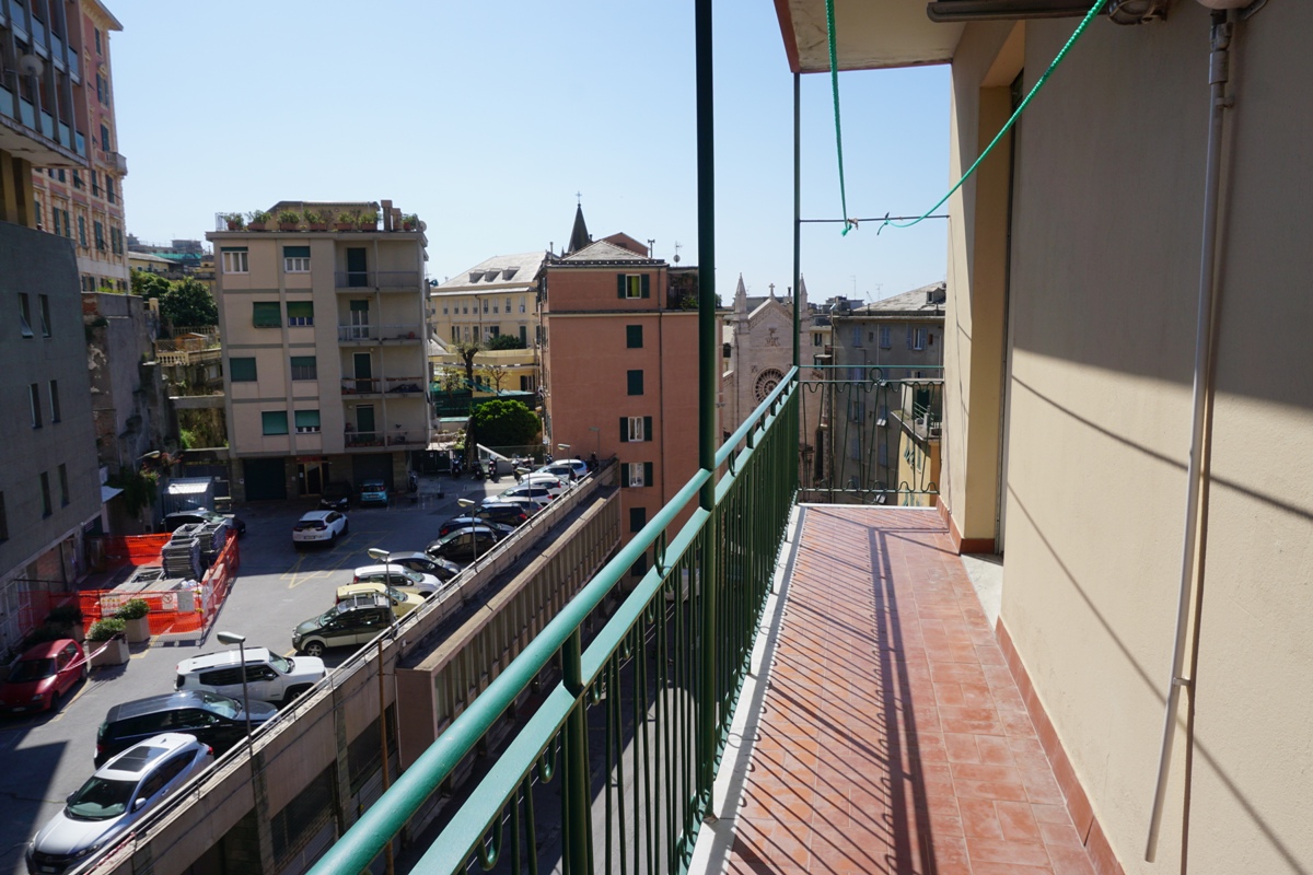 Sampierdarena – Via G. B. Monti 6,5 vani rifiniti, 3 balconi vista aperta